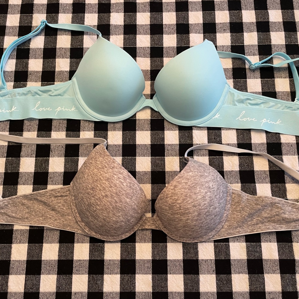 🚨BUNDLE🚨 2 Victoria’s Secret PINK bra’s!both 32A